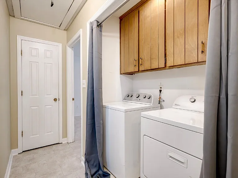 3003 Creek View Ct — Photo 32