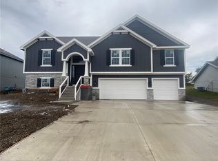 5911 NE 118th St, Kansas City, MO 64156
