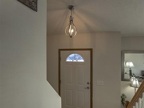 4th image of 826 Clearwater Dr