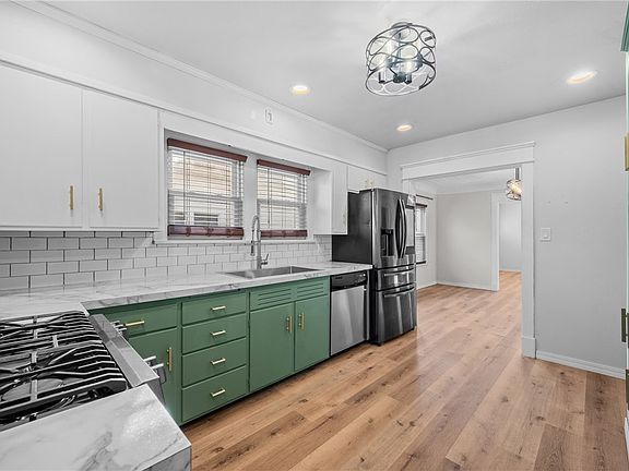 3rd image of 914 N Main