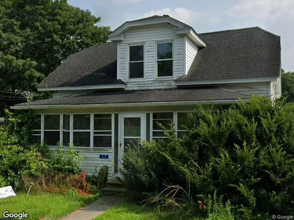 17 Cady St, Killingly, CT 06239