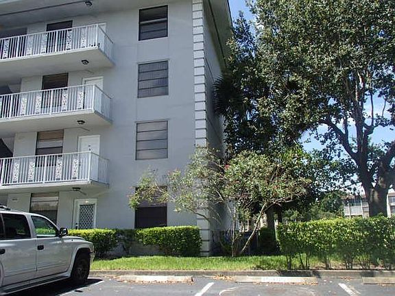 2nd image of 1530 Whitehall Dr APT 206