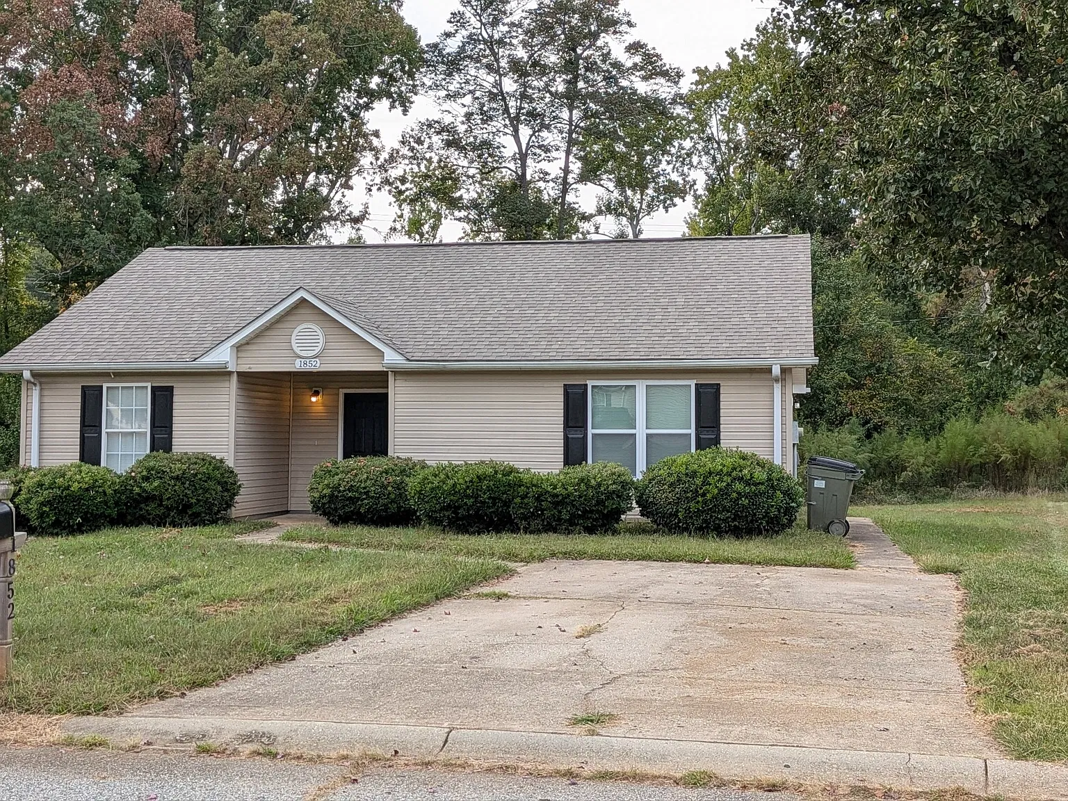 3 bed, 1248 sqft, $1,650 — Photo 1