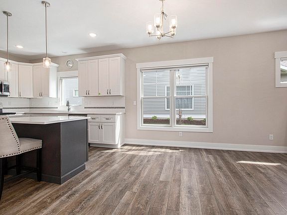 4th image of 1000 Maplewood Ct