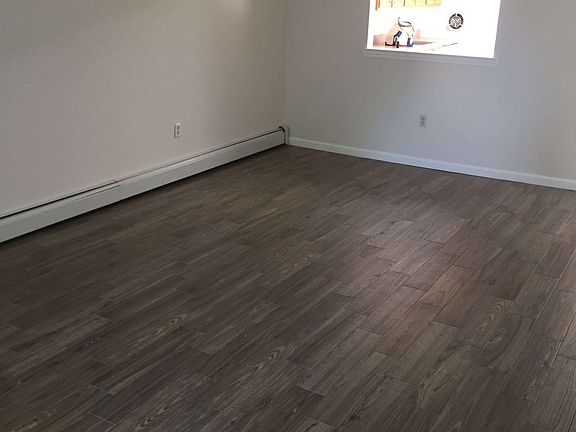 4th image of 90 Armstrong Ave