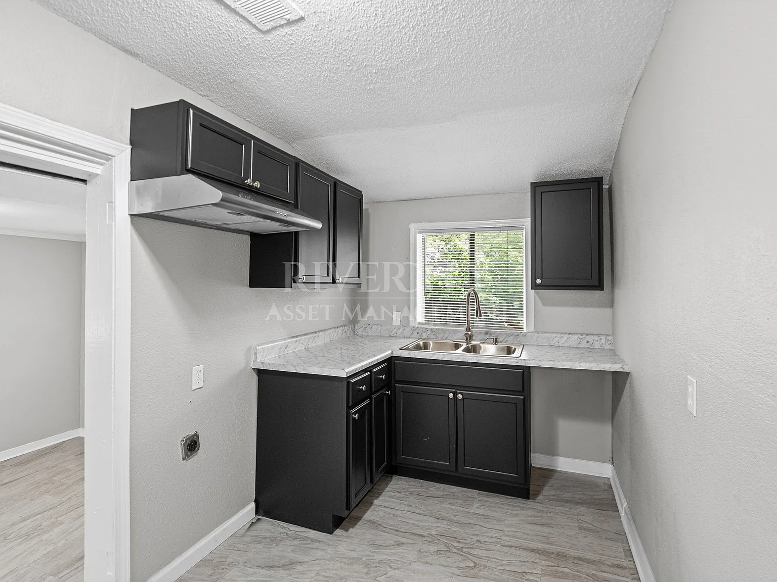 1580 Oriole Street - 1 — Photo 4
