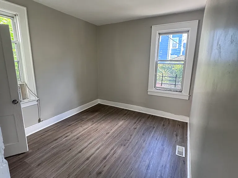 248 Nye Ave #5 — Photo 2
