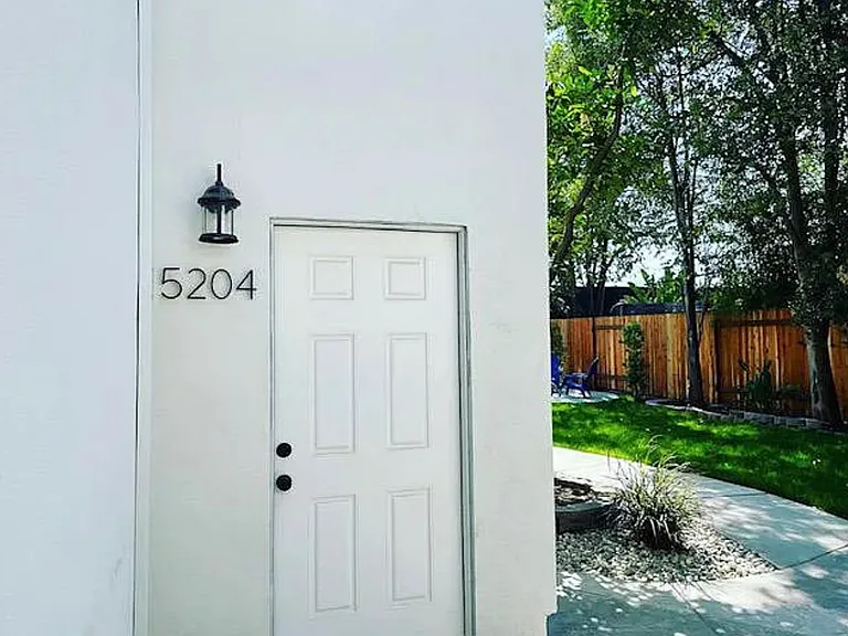 5204 Q St — Photo 4