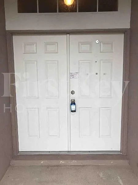3 bed, 2.0 bath, 1864 sqft, $2,075 — Photo 2