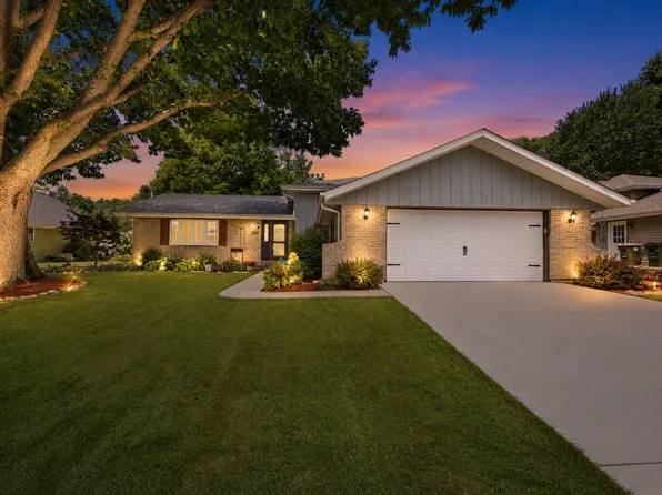 303 Woodworth St, Yorkville, IL 60560