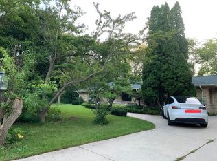 7721 N Lake Dr #53217, Milwaukee, WI 53217