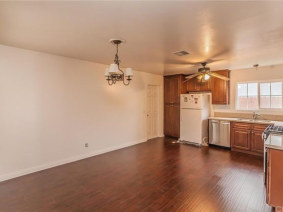3rd image of 1853 Calaveras Ave