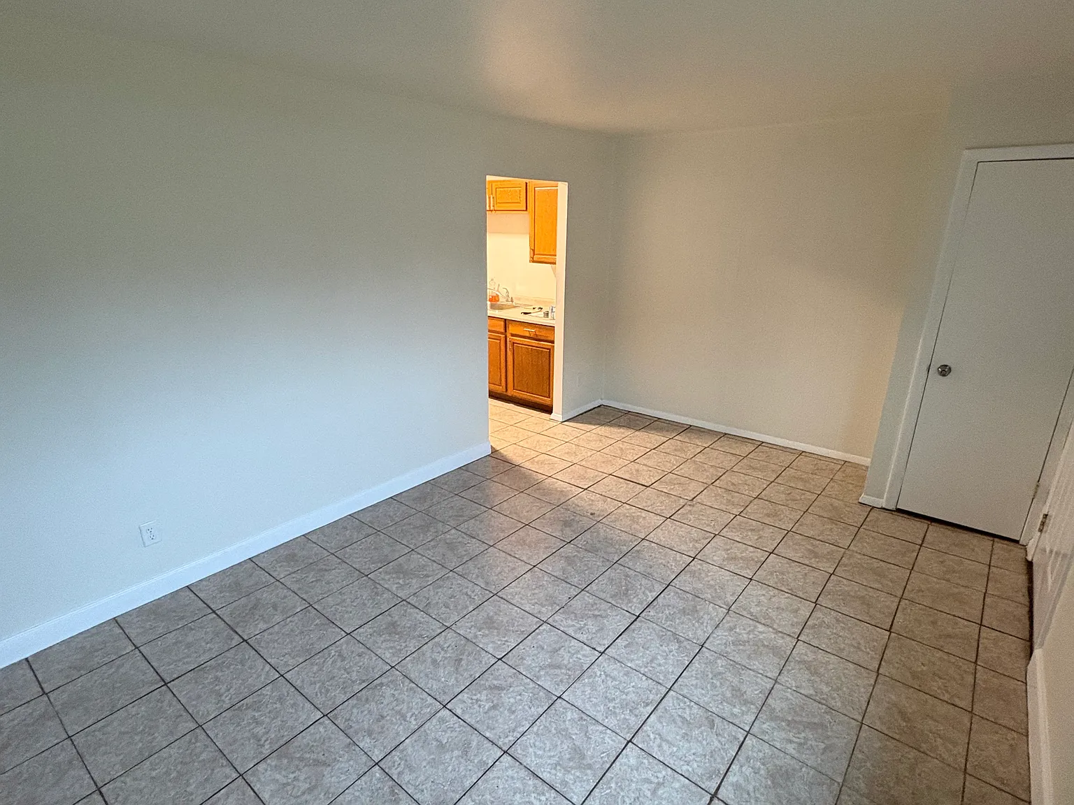 2 bed, 648 sqft, $850 — Photo 3