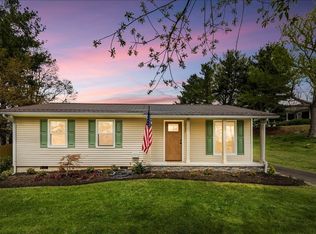 490 Sunnyside Ln, Christiansburg, VA 24073