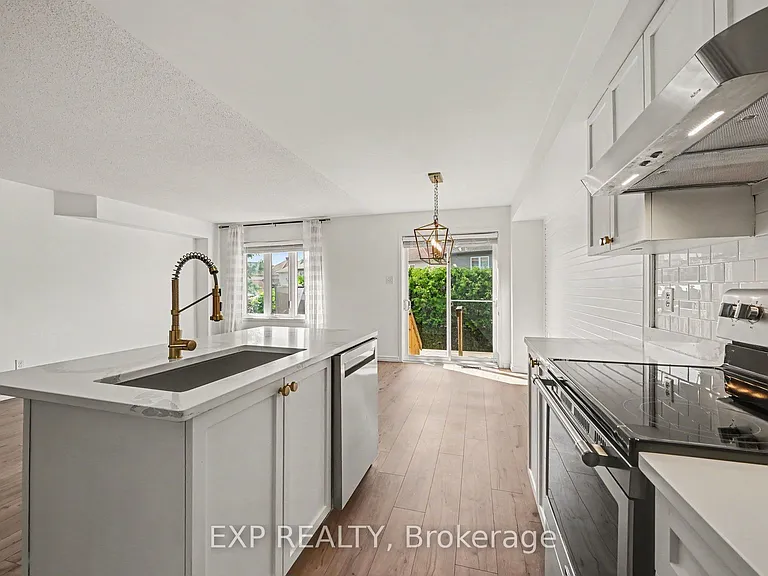 218 Rolling Meadow Cres — Photo 10