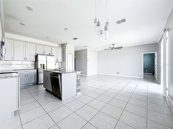 5th image of 274 Tarpon Bay Blvd