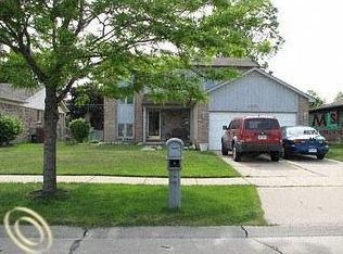 35101 Brighton Dr, Sterling Heights, MI 48310
