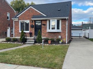 22501 Alger St, Saint Clair Shores, MI 48080
