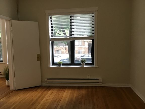 4th image of 917 W Waveland Ave APT 2