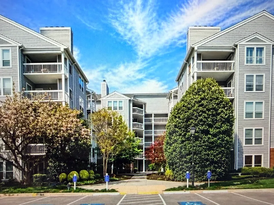 3176 Summit Square Dr #4A3