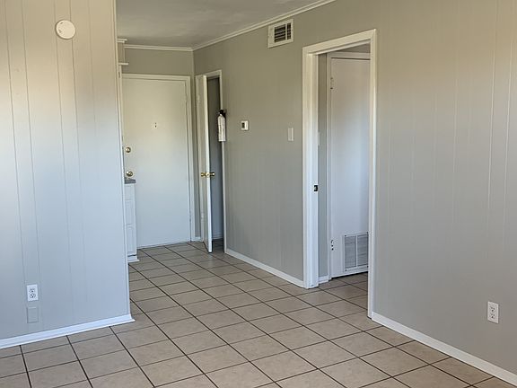 2nd image of 210 Hawaii St APT 1