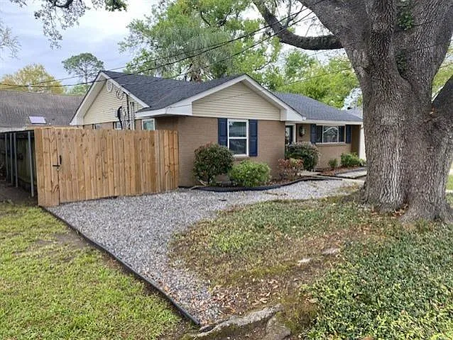 3 bed, 2.0 bath, 1290 sqft, $1,950 — Photo 2