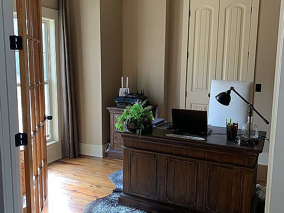 -Office/Study w closet