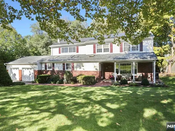 24 Cayuga Ave, Oakland, NJ 07436