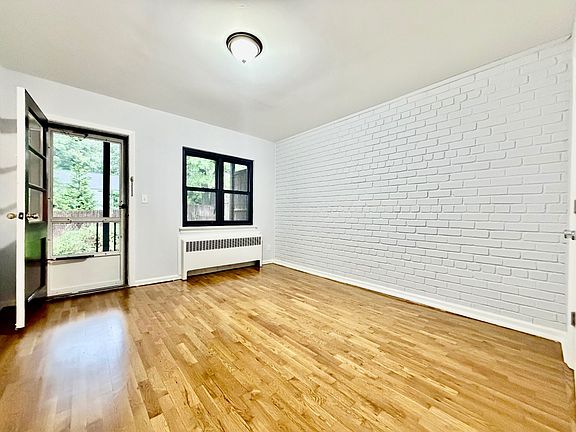 4th image of 115 Stonelea Pl