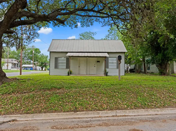 1421 Park St, Kerrville, TX 78028