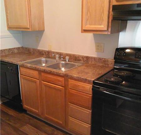 5th image of 903 Parkwood Dr APT 304