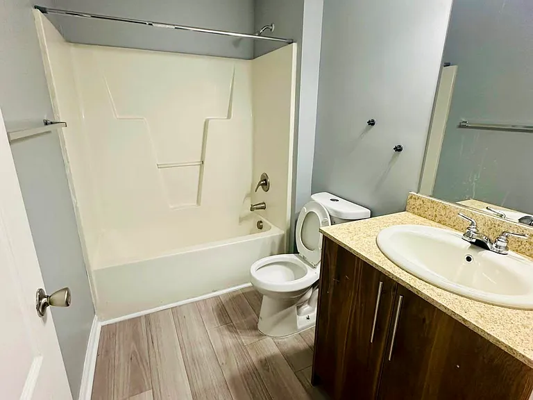 Capital Luxury Condominiums — Photo 16