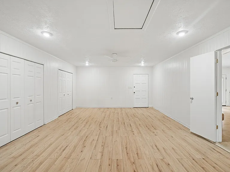 5161 Bartlett Dr — Photo 2