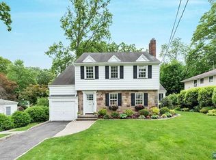 102 Windsor Rd, Tenafly, NJ 07670