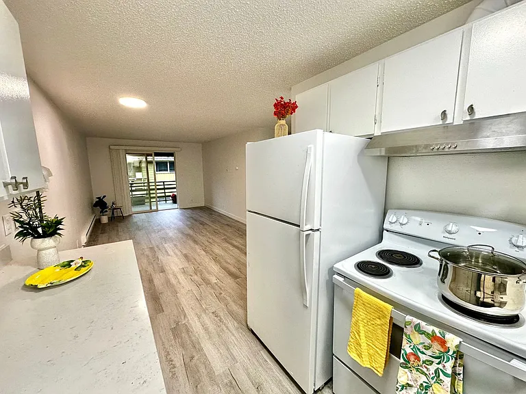 Park Plaza Apartments — Photo 20