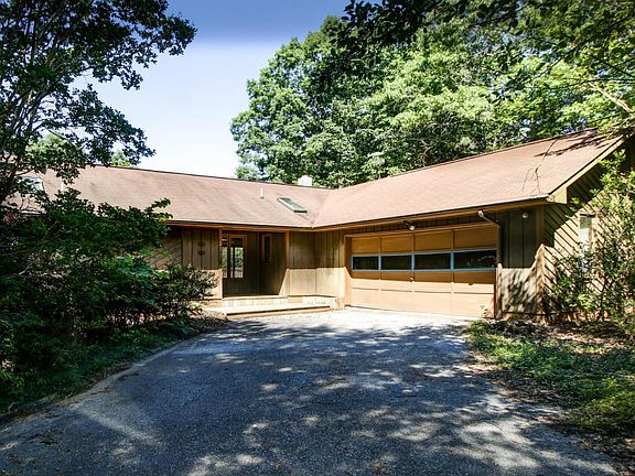3rd image of 233 Deerwood Dr