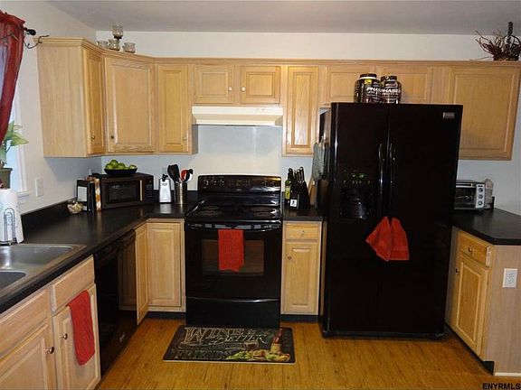 2nd image of 101 8th St #A