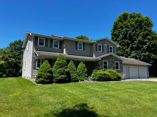 1087 Pea Ridge Rd, Oak Hill, WV 25901