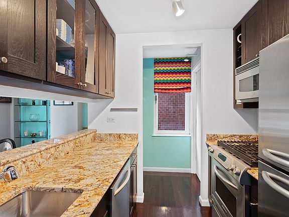 5th image of 275 Greenwich St APT 2M