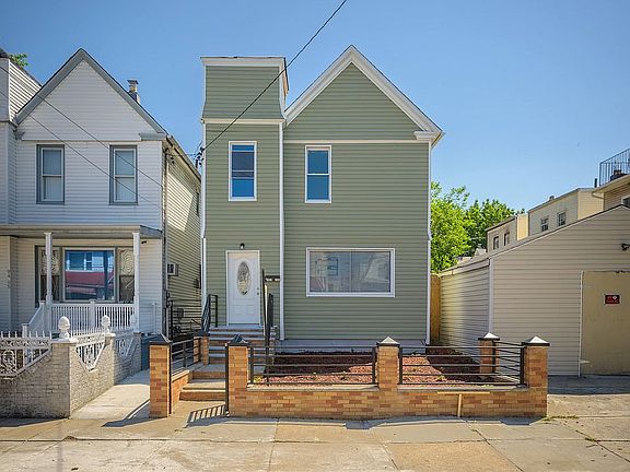 2nd image of 9407 106th St