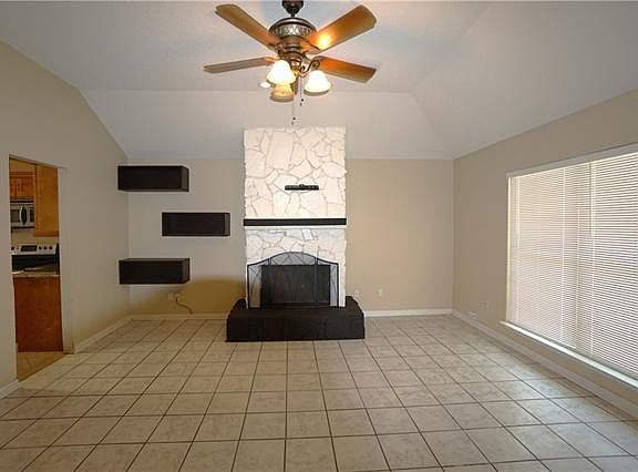 3rd image of 2916 Laurie Ln