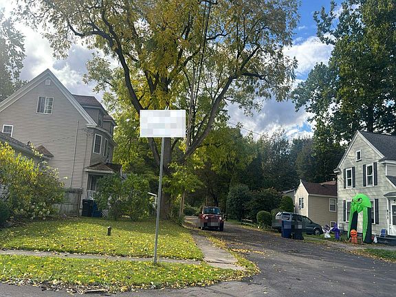 5th image of 133 W Warrington Rd