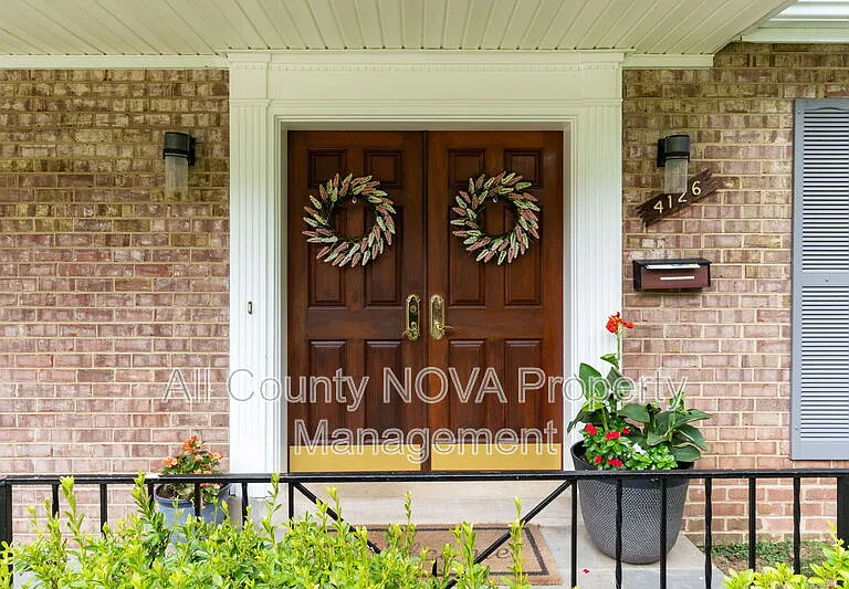 4126 Lenox Dr — Photo 2