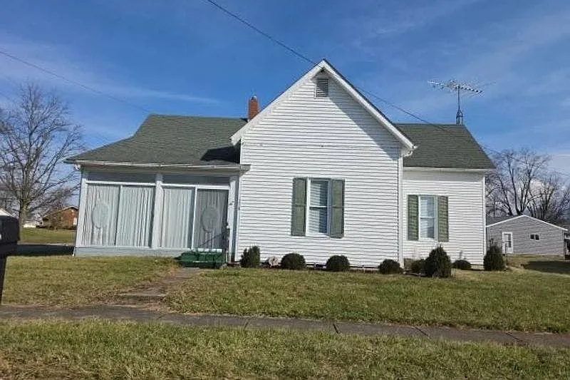 210 S Main St photo 1