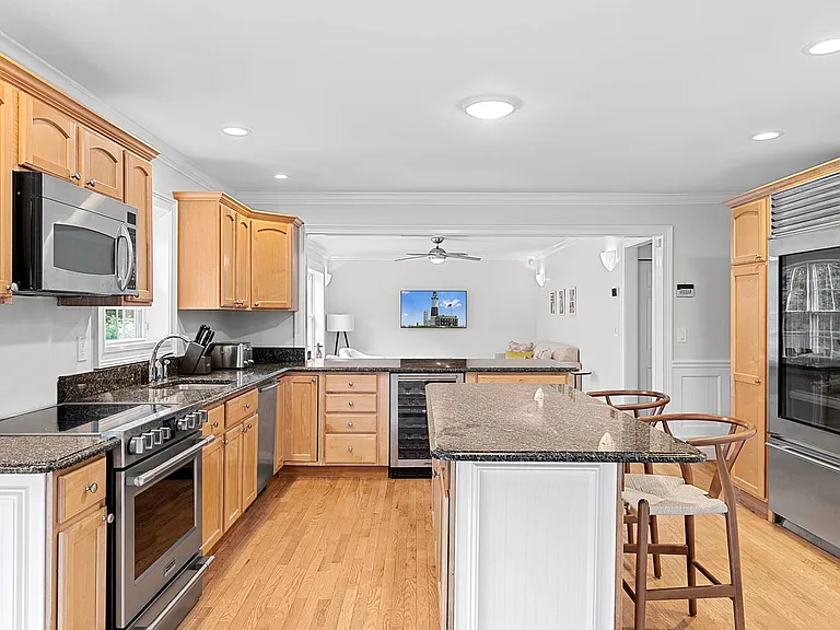 26 Squires Ave — Photo 8