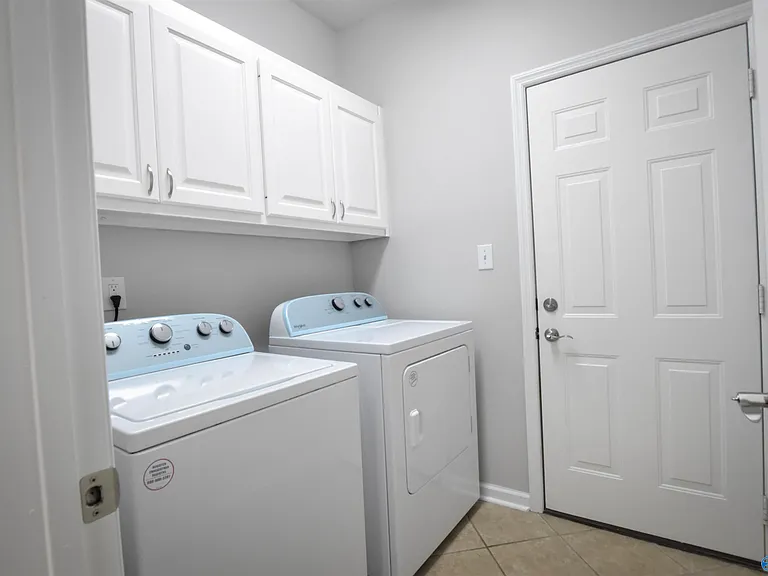 118 Canterbury Dr — Photo 17