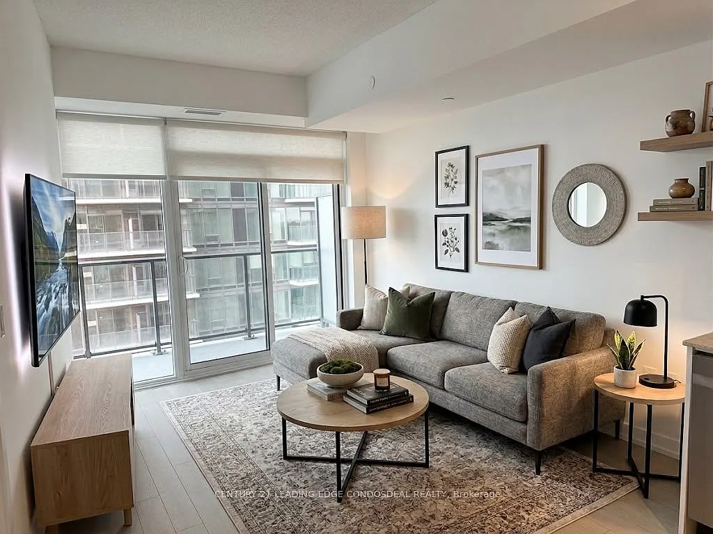 Notting Hill Condos — Photo 2