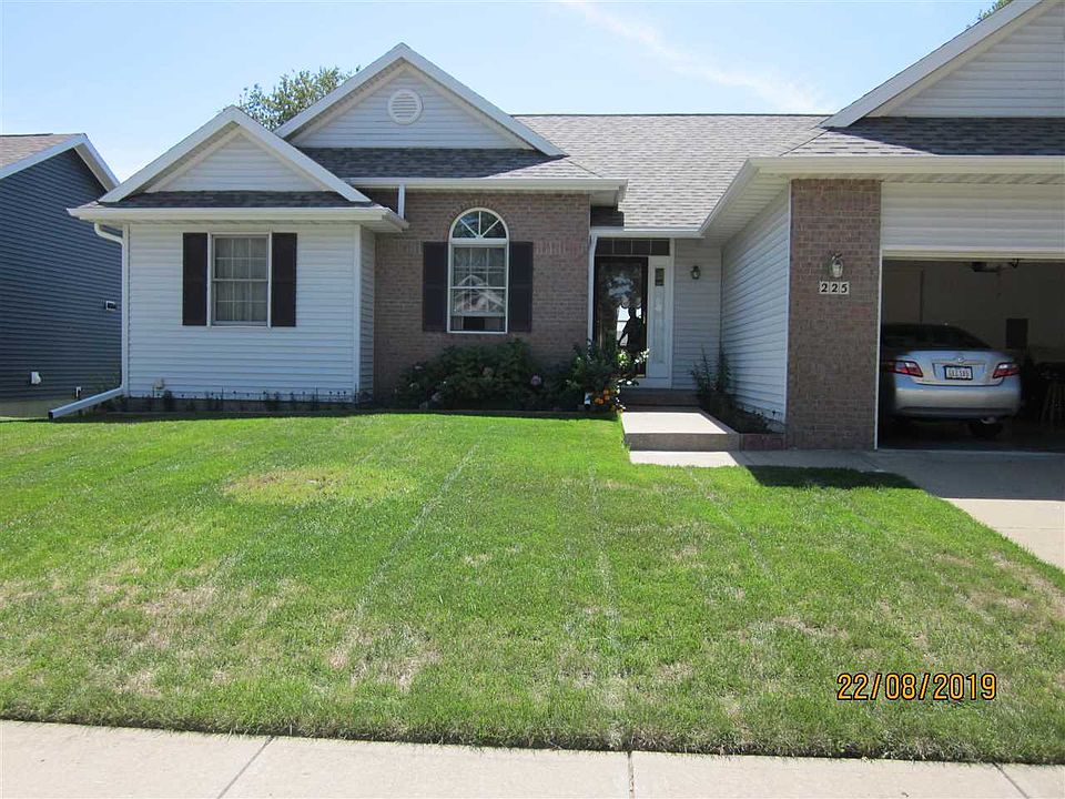 1st image of 225 Stanwyck Dr