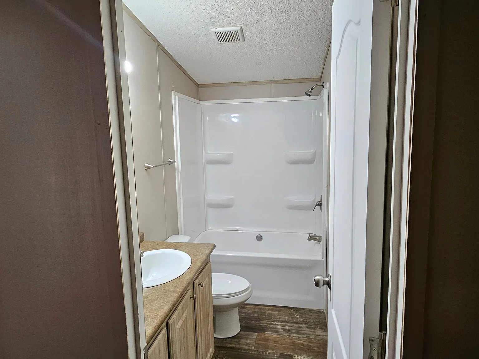 3 bed, 900 sqft, $895 — Photo 2
