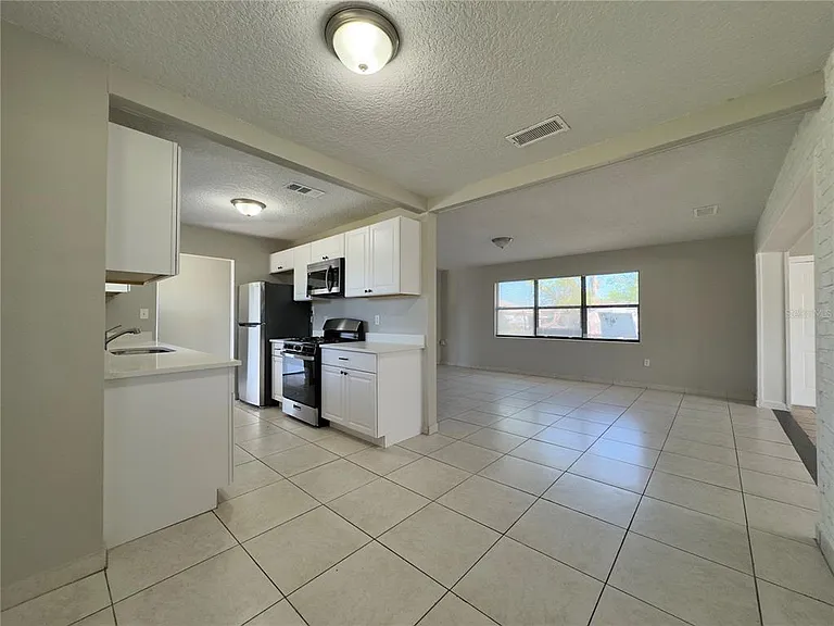 1219 Browning Ave — Photo 5